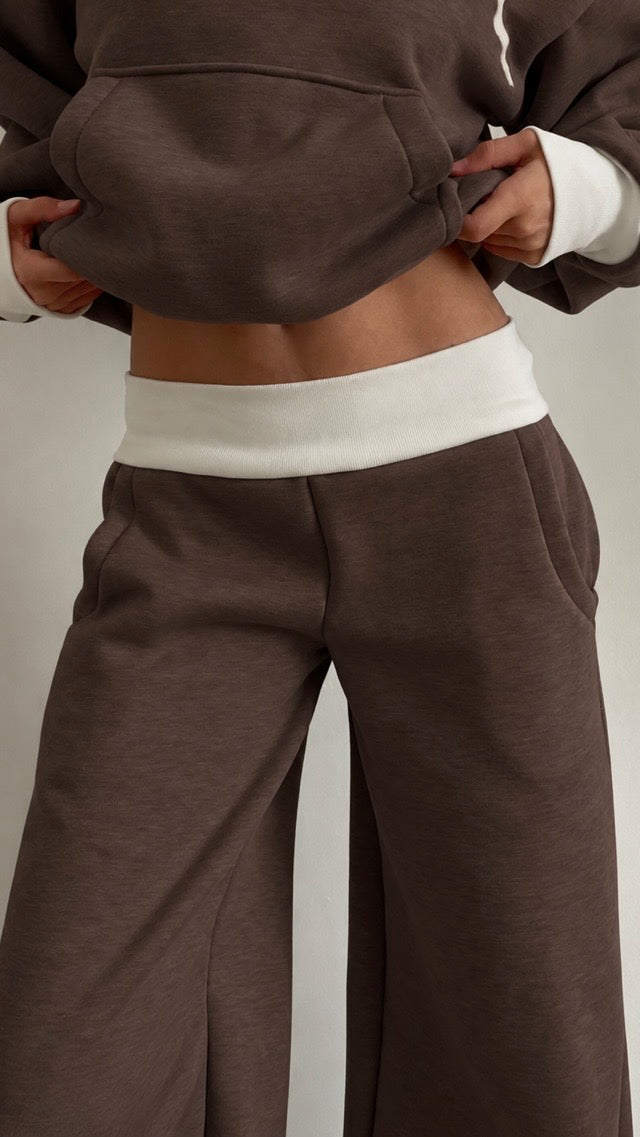 Slower days joggers in chocolate brown