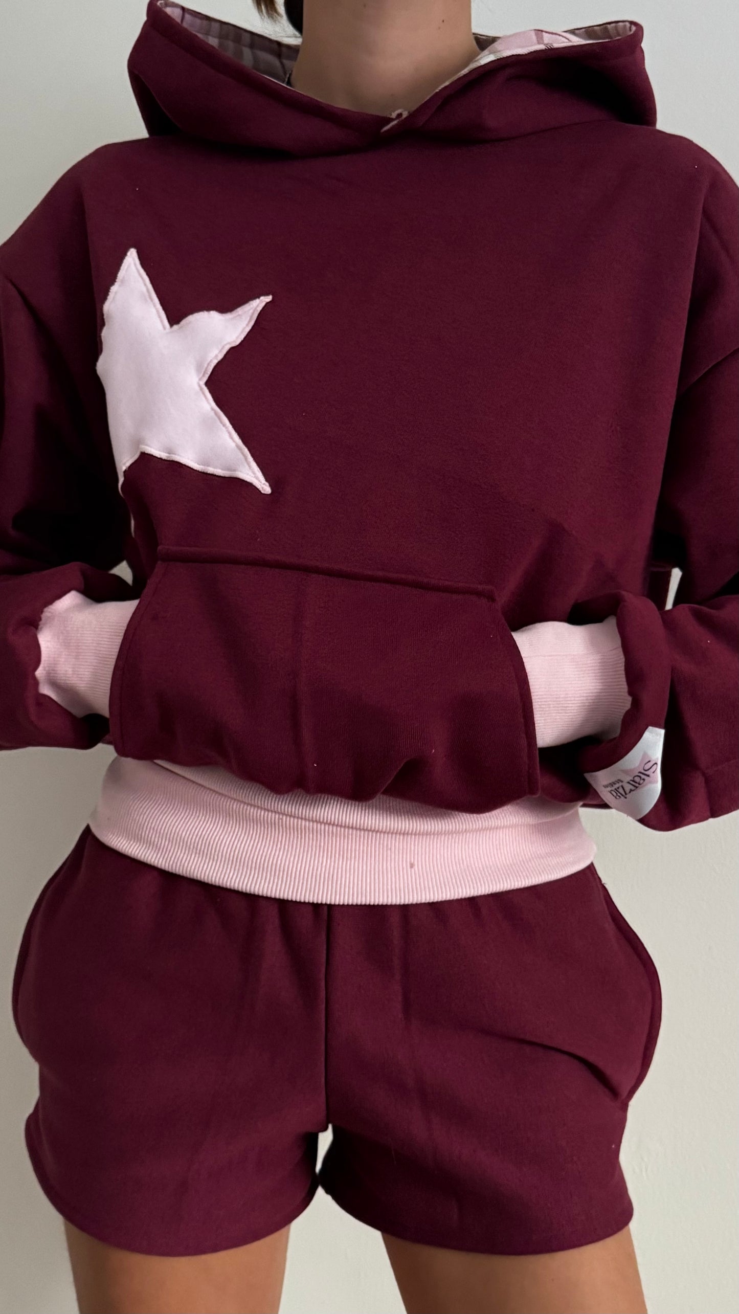star hoodie in burgundy/pink