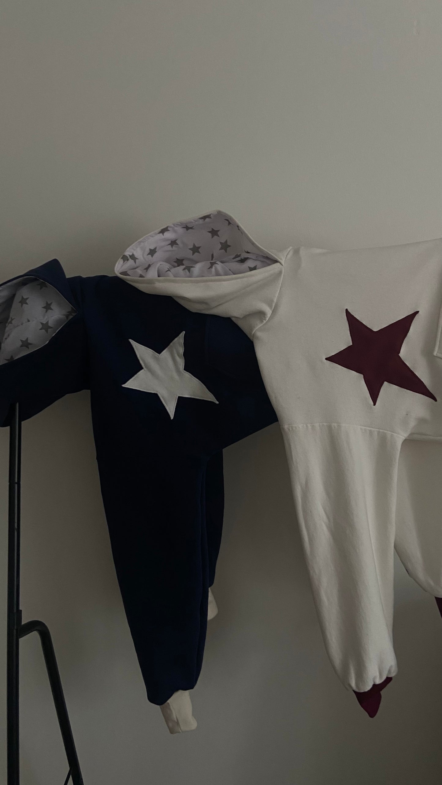 Starzia hoodie in off white/burgundy