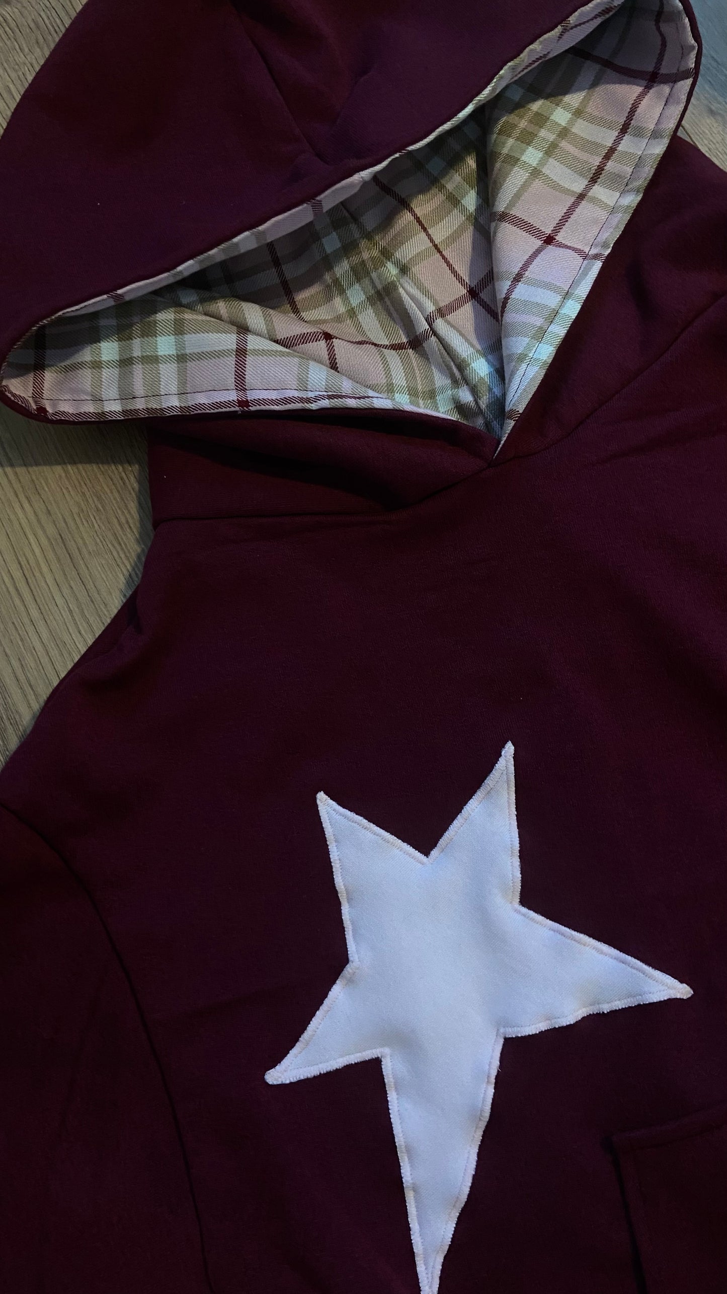 star hoodie in burgundy/pink