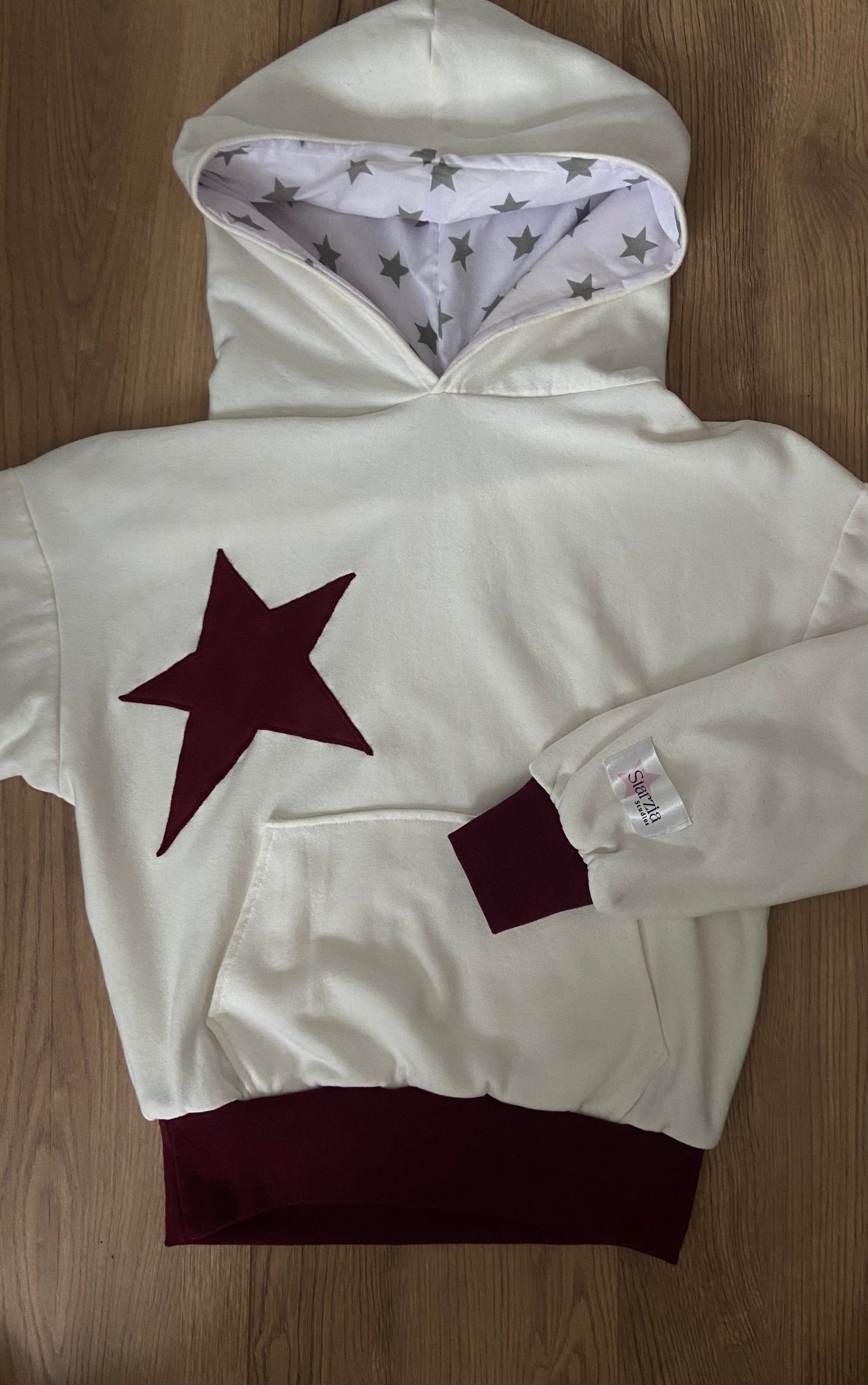 Starzia hoodie in off white/burgundy