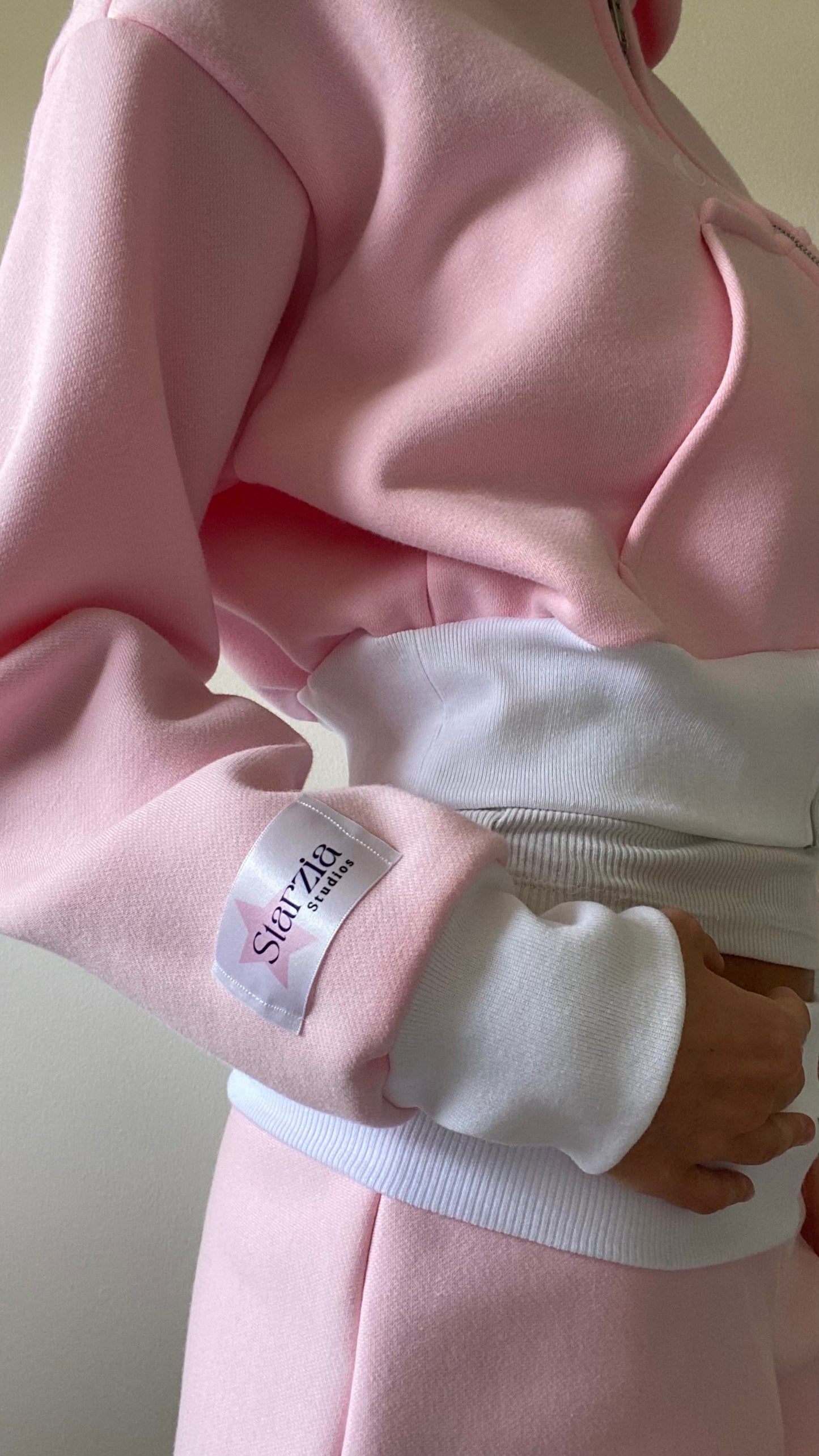 Starzia cropped zip up in pink